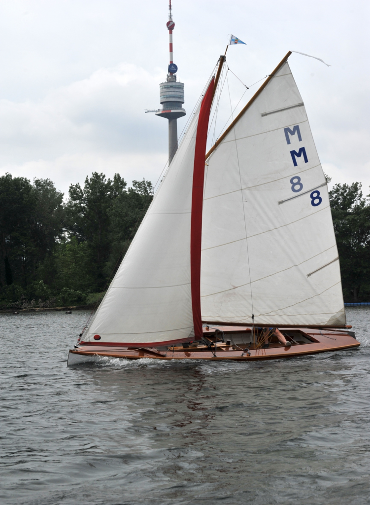 Die Florina vor dem Donauturm auf der Alten Donau - die Erfüllung eines Traumes für mich!